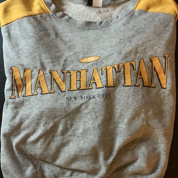 this is sweater that goes about to your hip - Picture 2 of 2